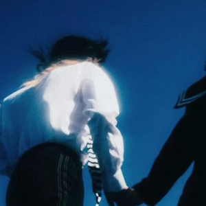 玖辛奈被❌c🐻黄扒衣服
